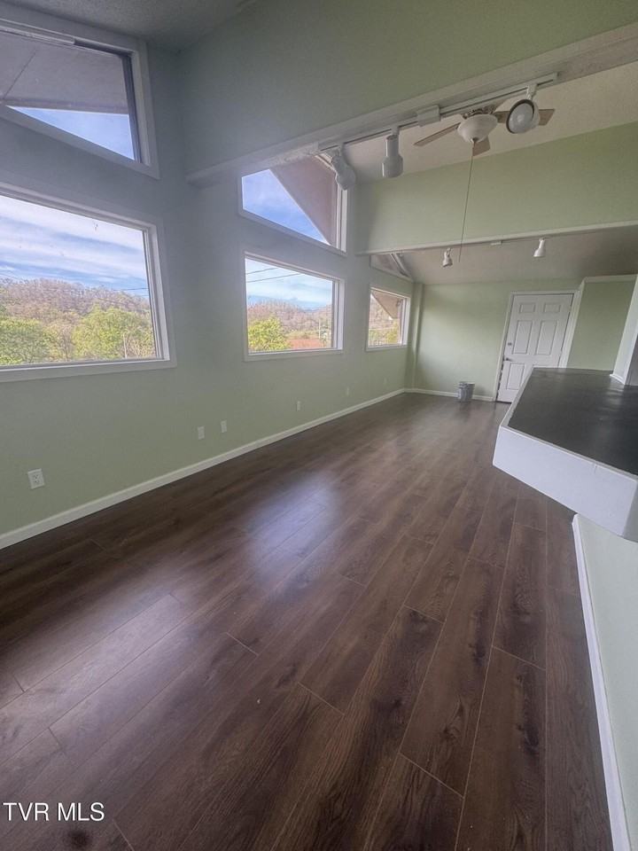 179 Gilmer St Unit A - Photo 3 of 10