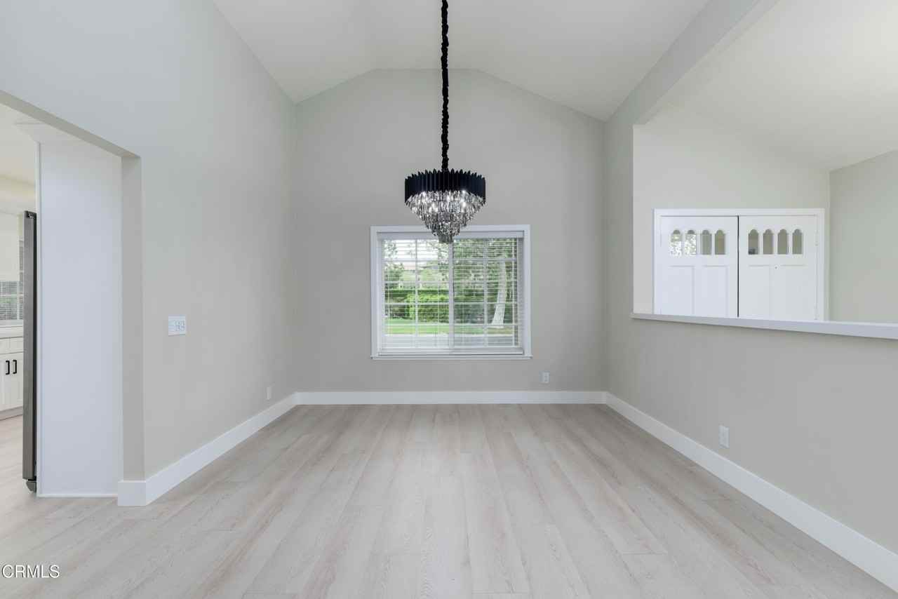 1125 Stoneybrook Ln - Photo 3 of 23