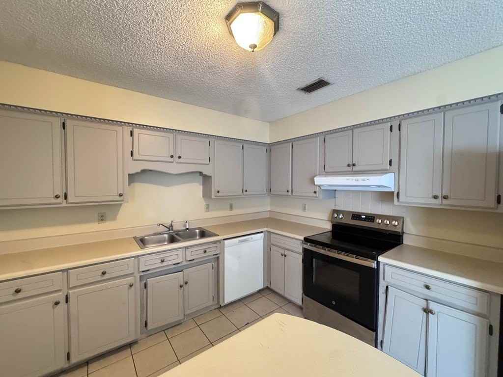 5124 Northridge Rd S - Photo 5 of 12