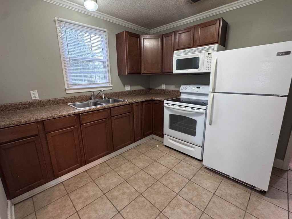 1612 Beauford Pl - Photo 5 of 11