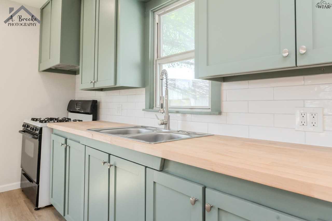 415 N Oak St - Photo 6 of 28
