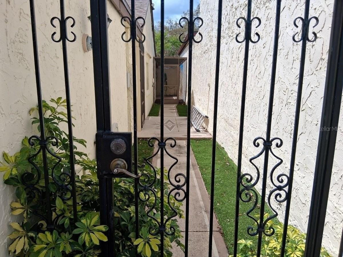 12213 Saddle Strap Row - Photo 3 of 32