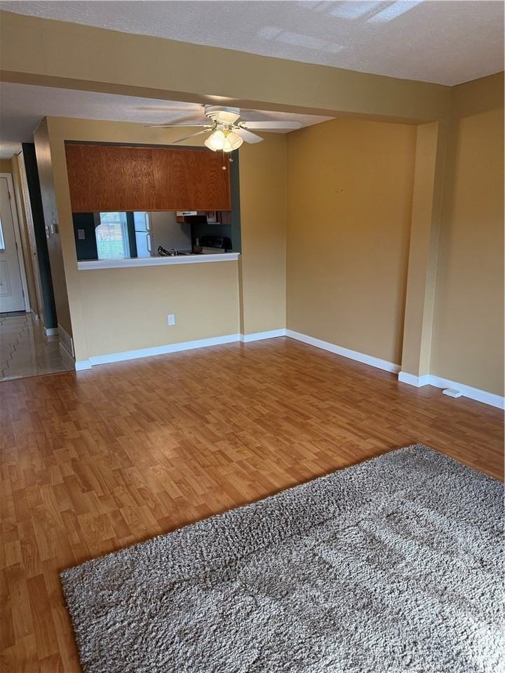 408 Scott Ln - Photo 2 of 15