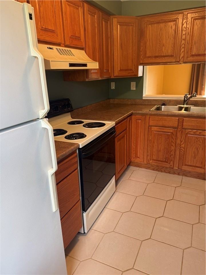 408 Scott Ln - Photo 3 of 15