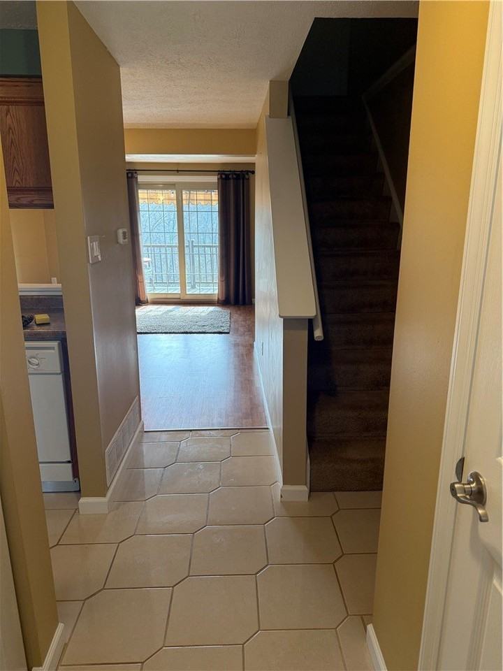 408 Scott Ln - Photo 6 of 15