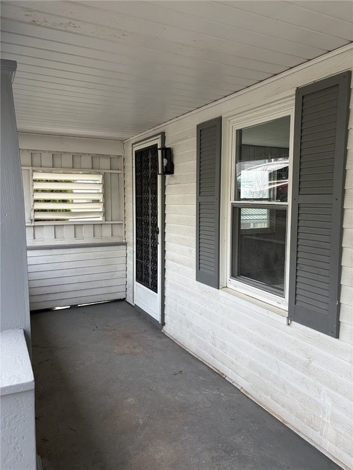 1154 Eisenhower Dr - Photo 3 of 39