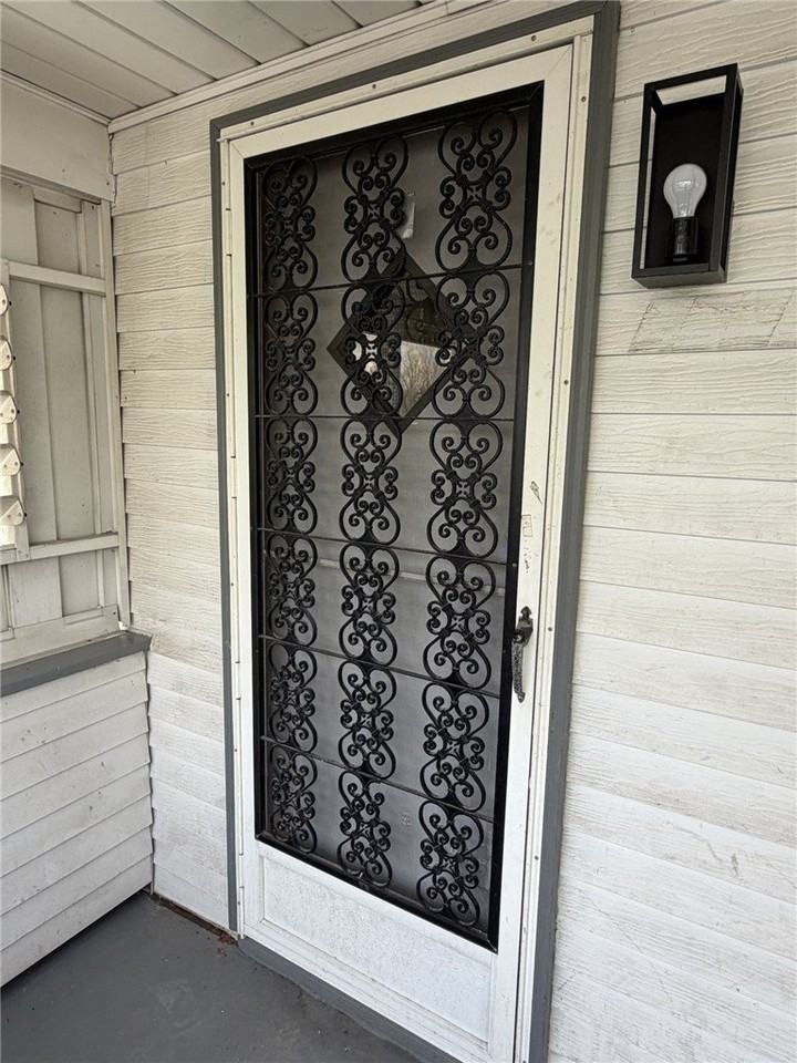 1154 Eisenhower Dr - Photo 4 of 39