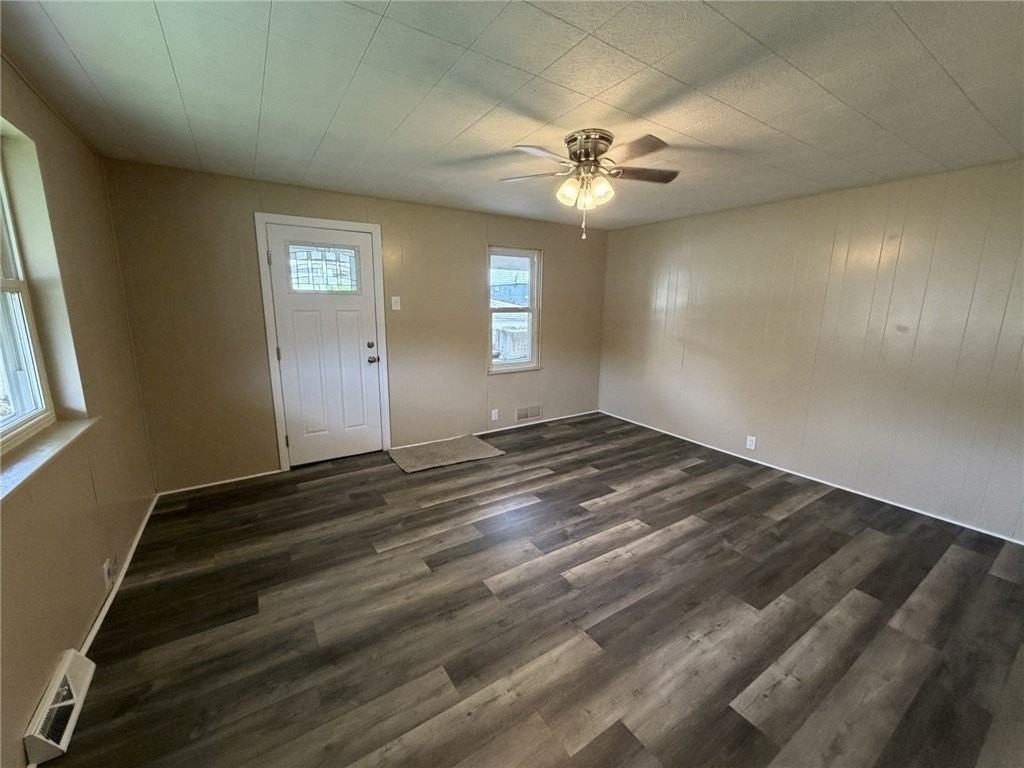 1156 Eisenhower Dr - Photo 5 of 29