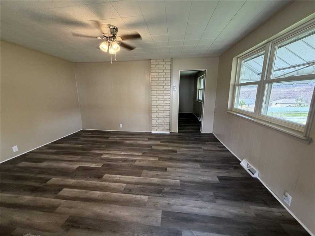 1156 Eisenhower Dr - Photo 7 of 29