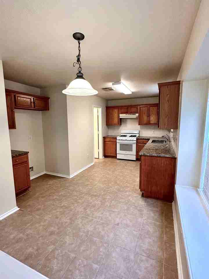 1838 Strongs Ct - Photo 4 of 13