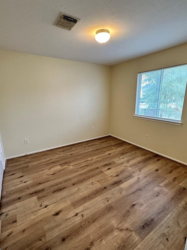 1838 Strongs Ct - Photo 6 of 13