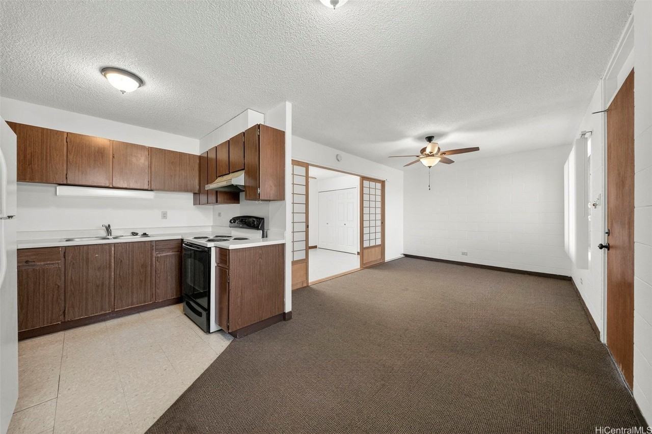 1611 Miller St - Photo 3 of 14