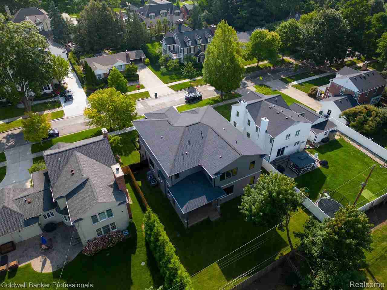 394 S Glenhurst Dr - Photo 4 of 50