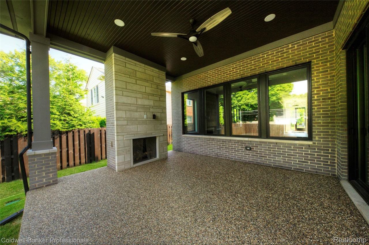 394 S Glenhurst Dr - Photo 6 of 50