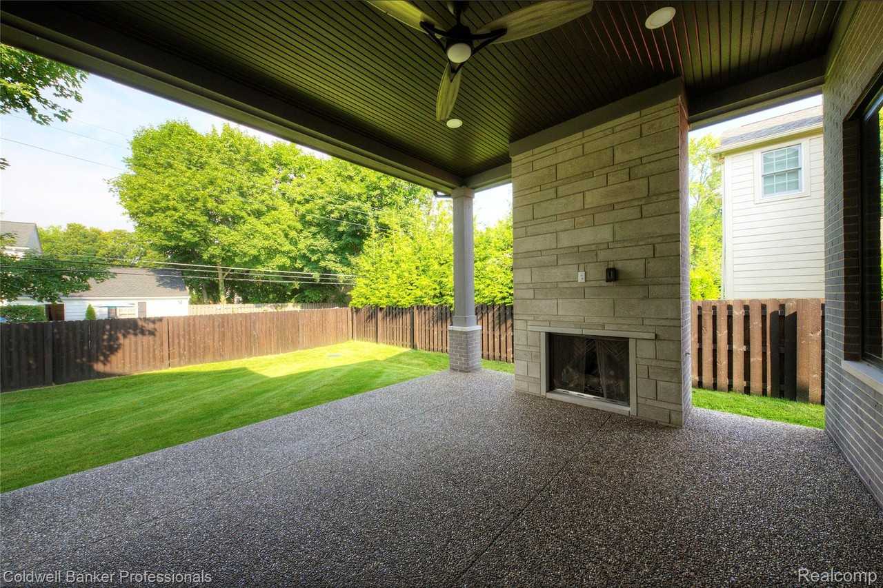 394 S Glenhurst Dr - Photo 7 of 50