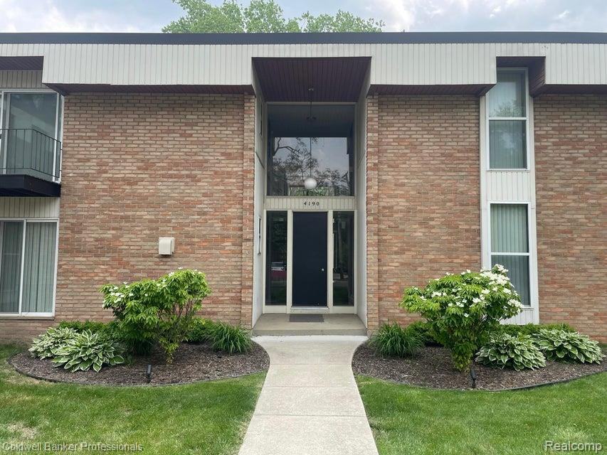 4190 Rochester Rd - Photo 2 of 15