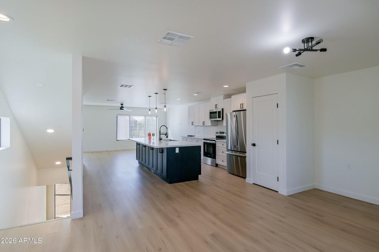 2502 E Paradise Ln #2 - Photo 7 of 48