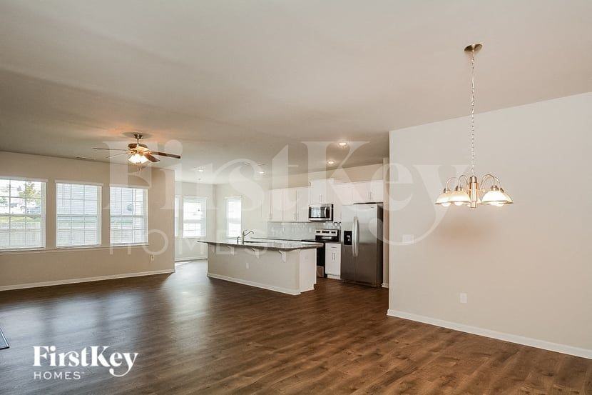 302 N Great White Way - Photo 2 of 15