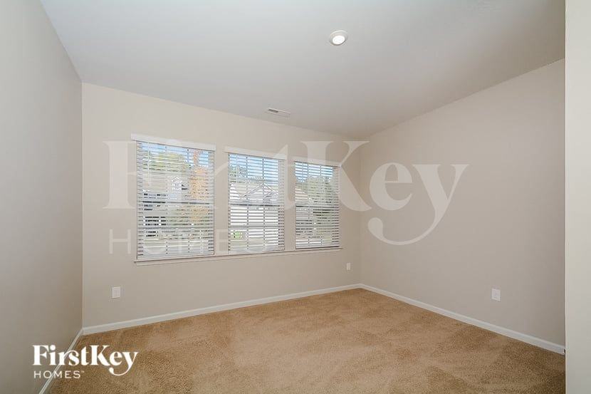 302 N Great White Way - Photo 6 of 15