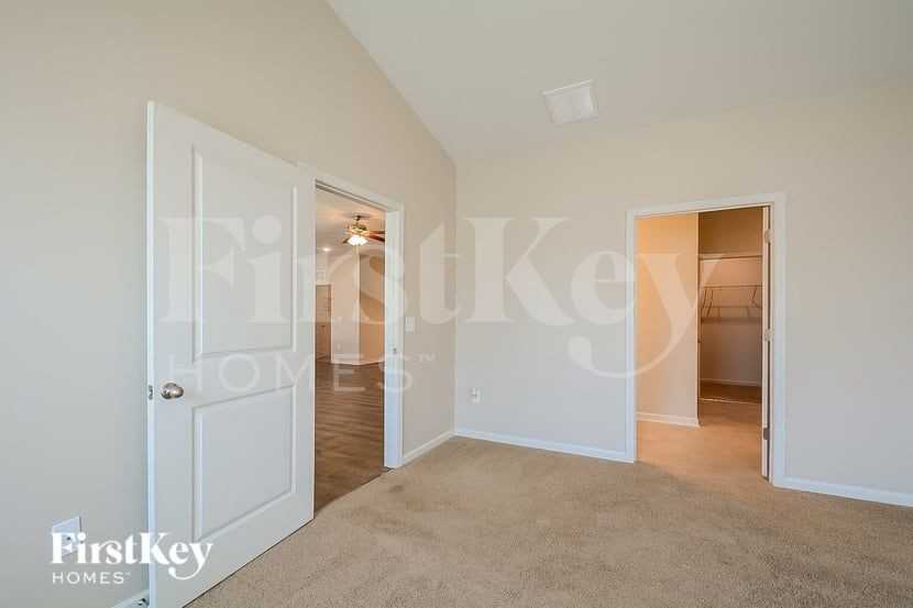 302 N Great White Way - Photo 7 of 15