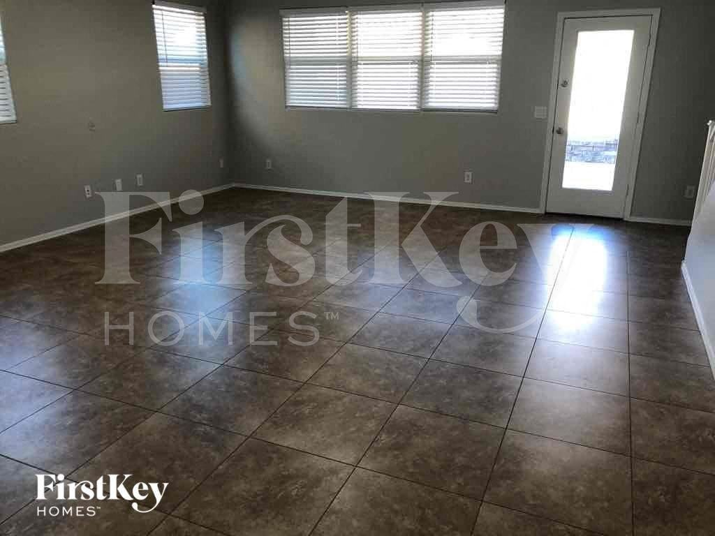 7729 S 37th Way - Photo 2 of 11