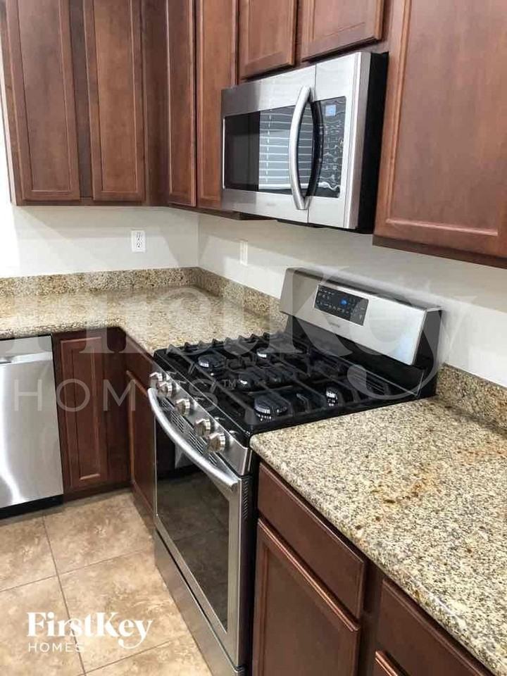 7729 S 37th Way - Photo 5 of 11