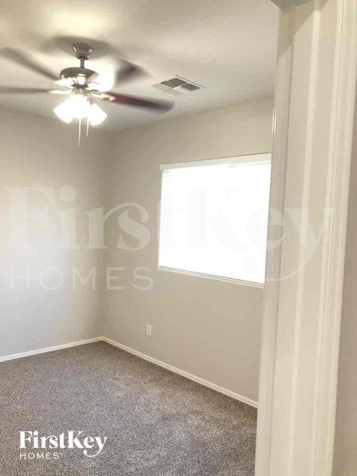 7729 S 37th Way - Photo 6 of 11