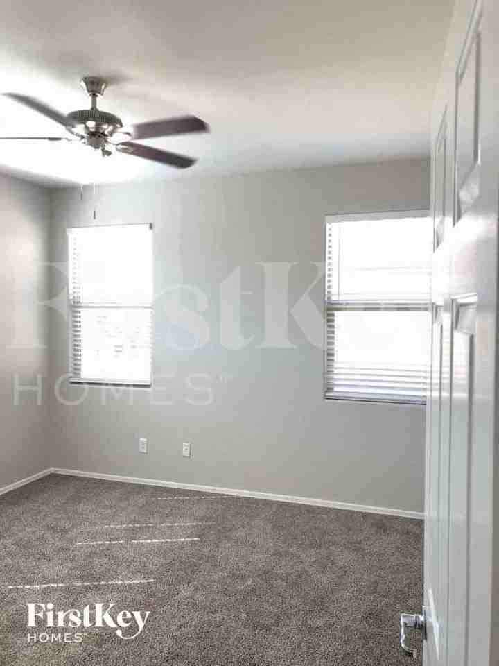 7729 S 37th Way - Photo 7 of 11