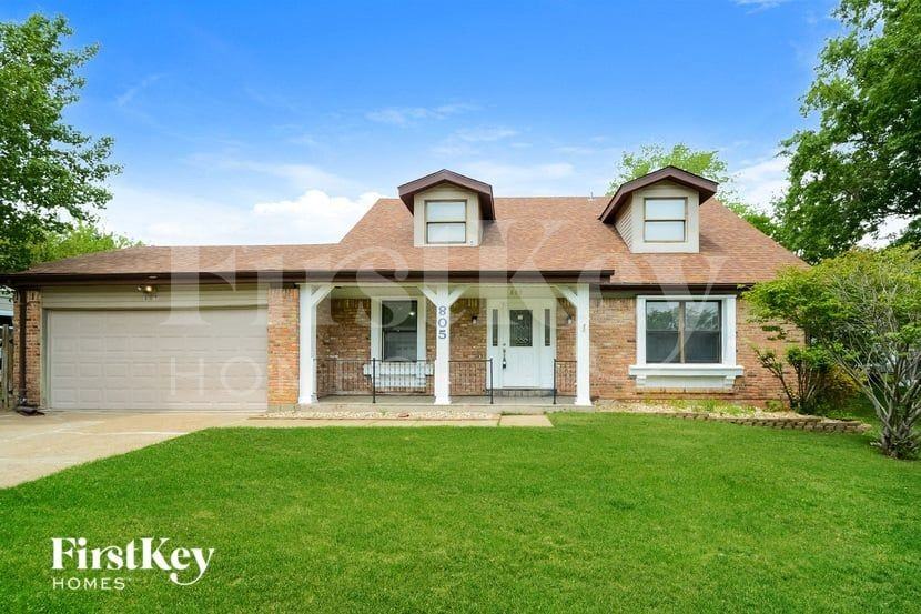 805 Forest Village Dr - Photo 2 of 15