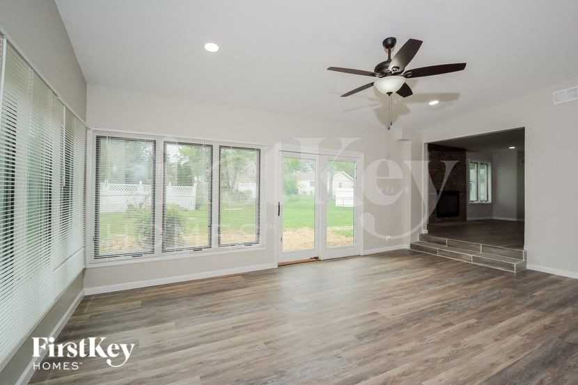 805 Forest Village Dr - Photo 5 of 15