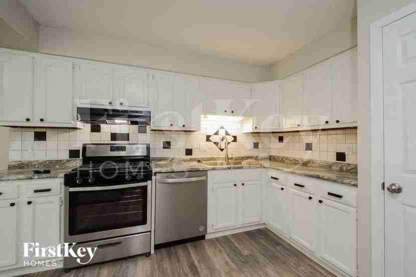 805 Forest Village Dr - Photo 7 of 15