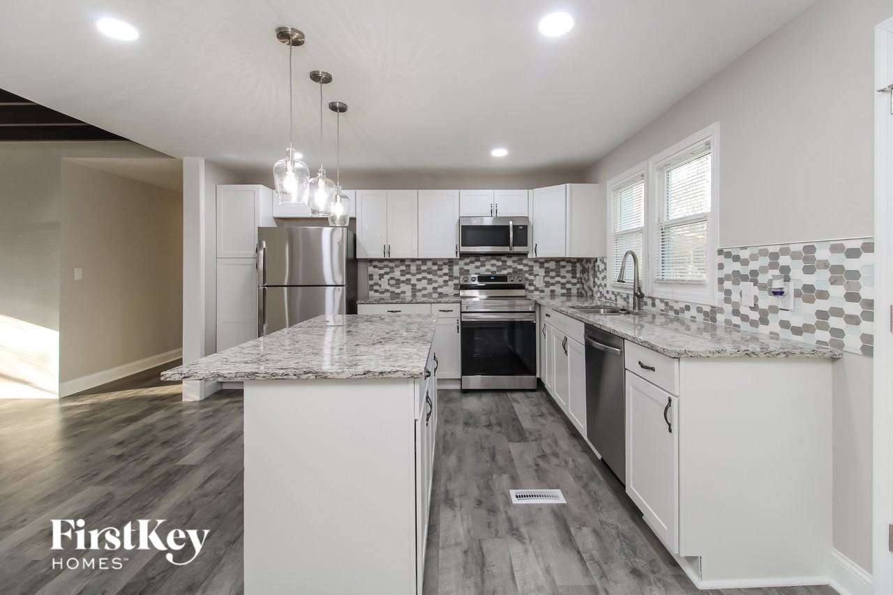 218 Friendway Rd - Photo 4 of 15