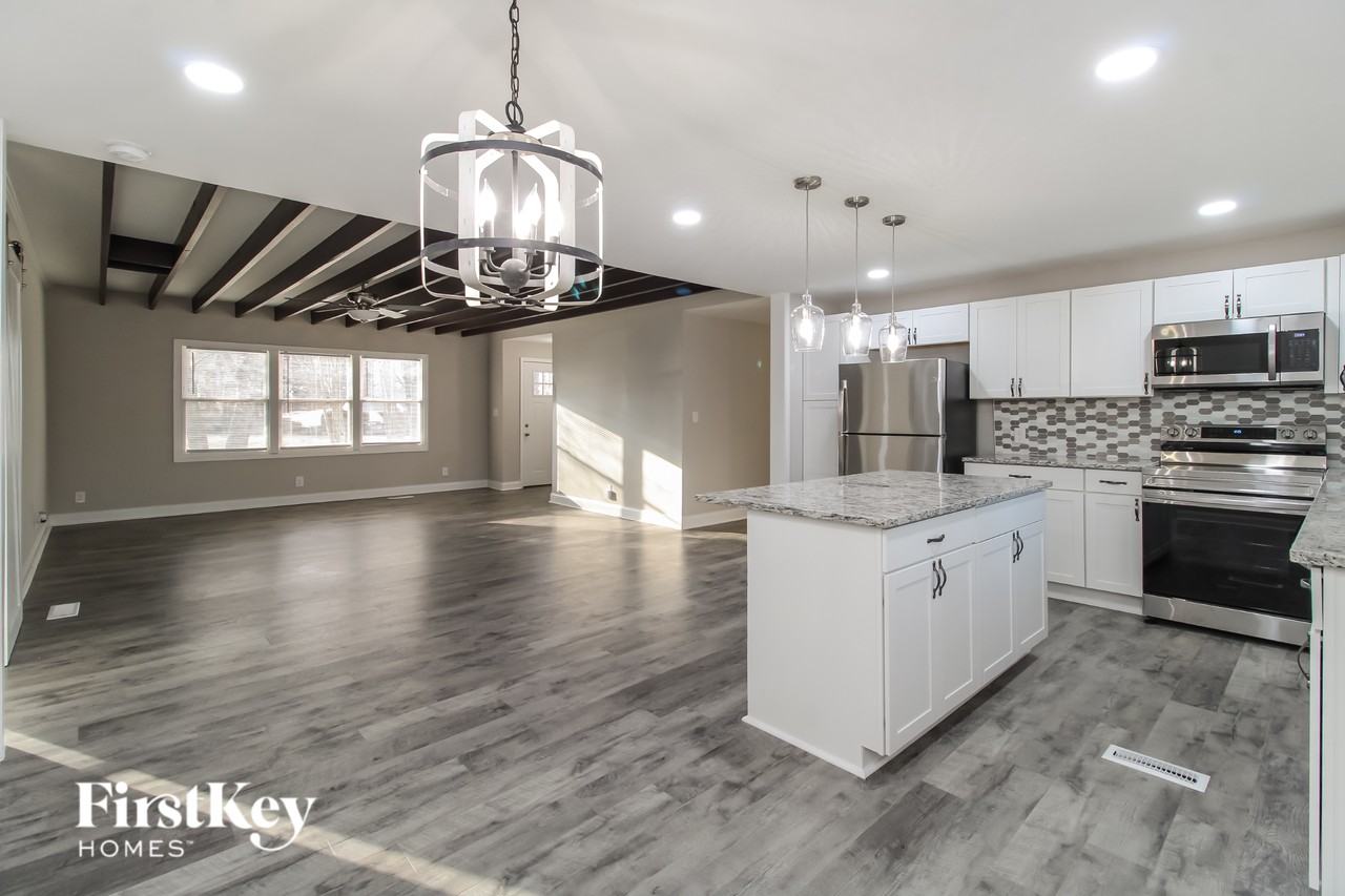 218 Friendway Rd - Photo 5 of 15