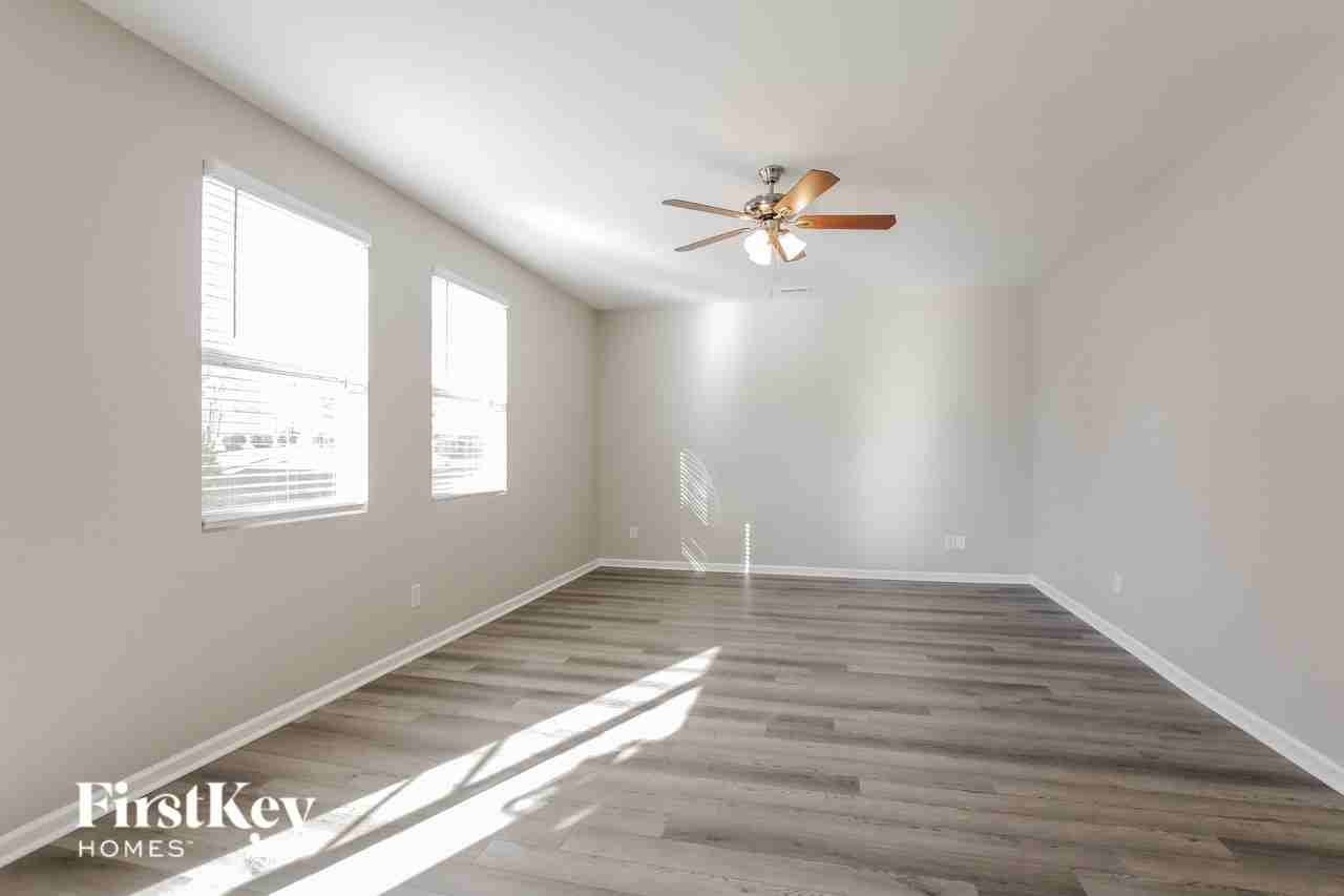 7421 Lamplighter Close Dr - Photo 3 of 15