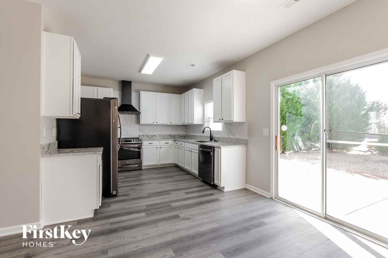 7421 Lamplighter Close Dr - Photo 6 of 15