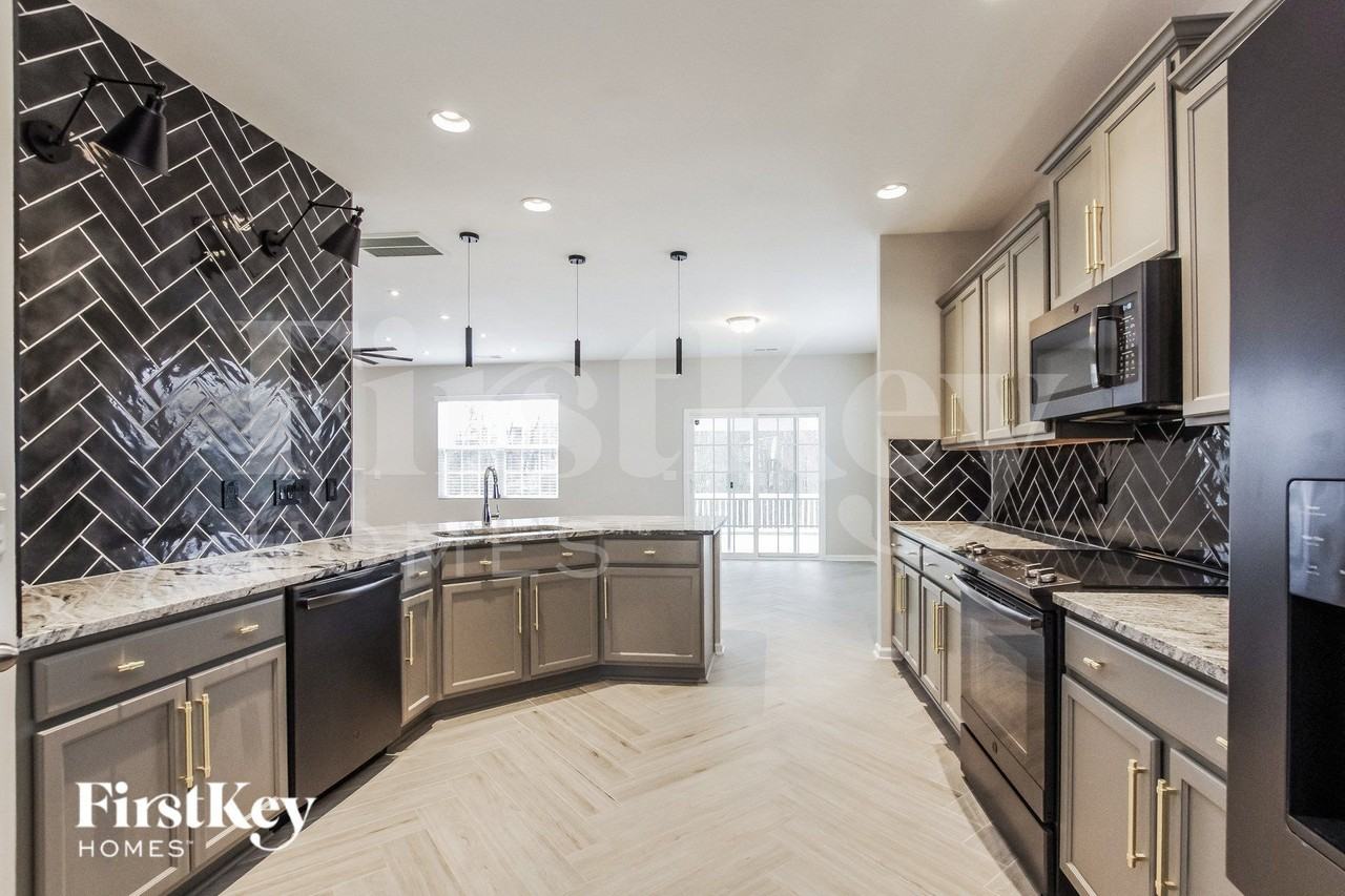 9808 Loughlin Ln - Photo 5 of 15