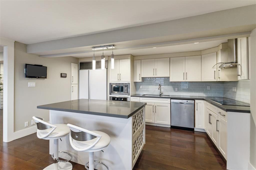 1995 Sasamat Pl - Photo 7 of 22