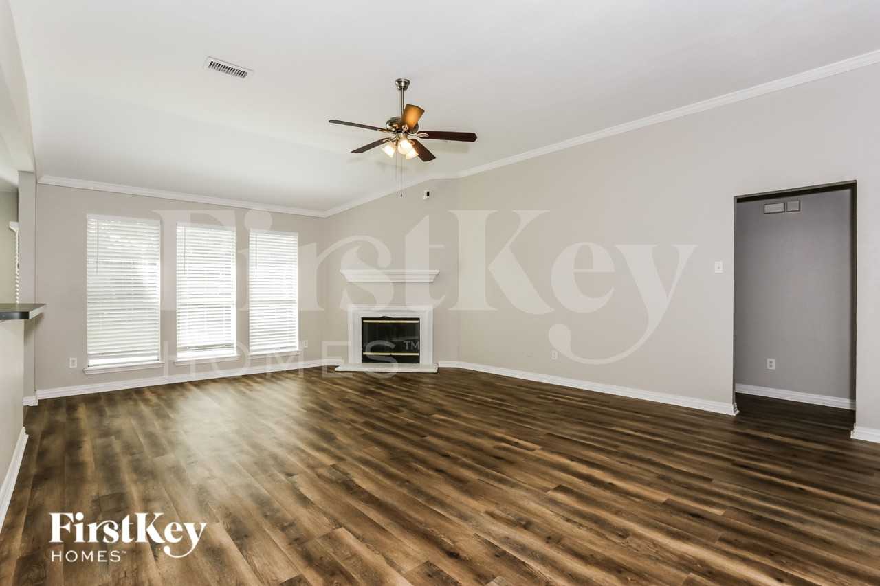 614 Jamie Ln - Photo 2 of 19