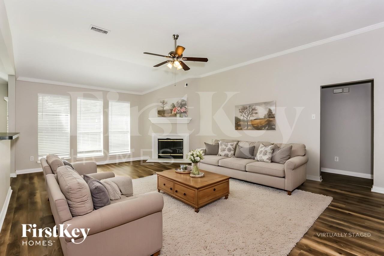 614 Jamie Ln - Photo 3 of 19