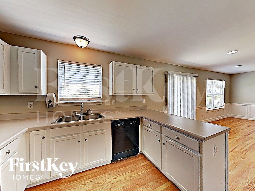 227 Spring Borough Dr - Photo 4 of 18