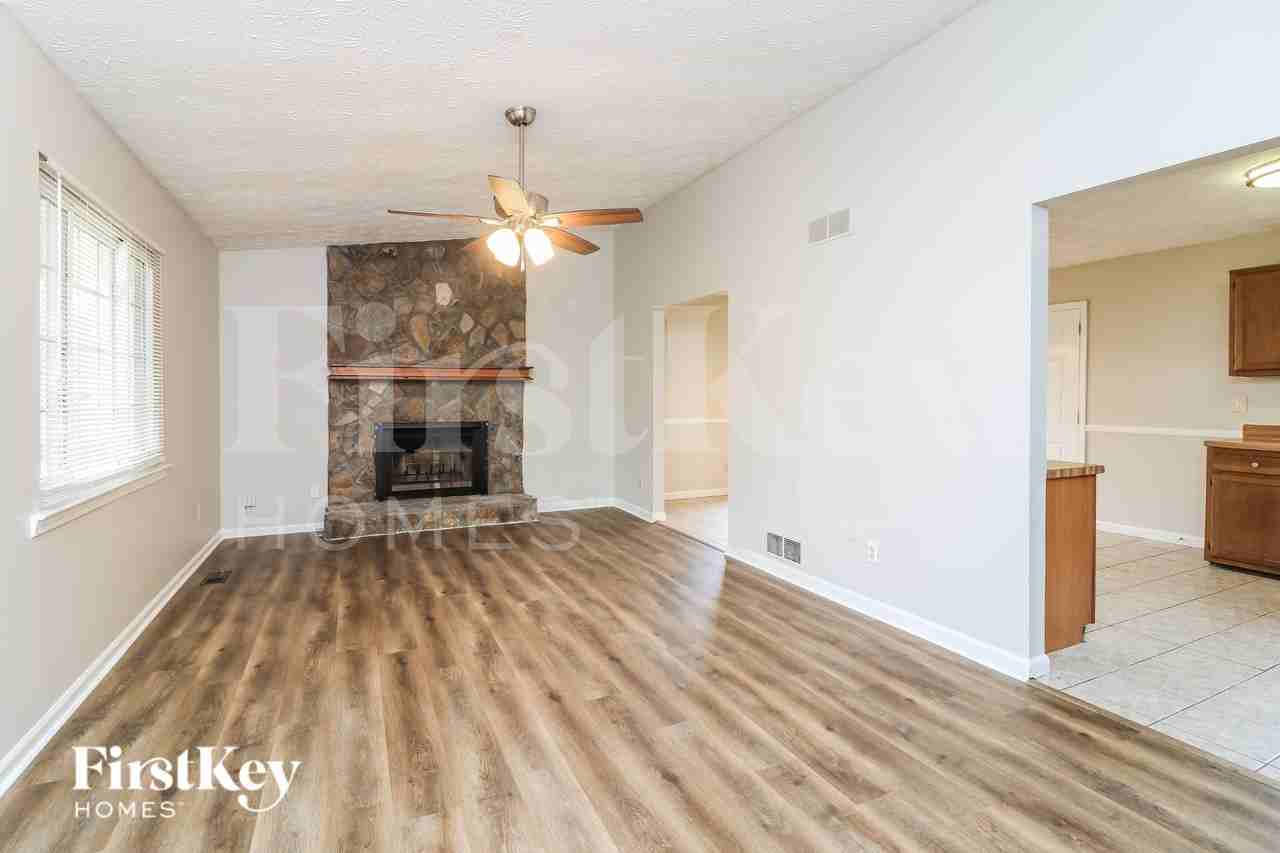 1705 Olde Oak Dr - Photo 3 of 16