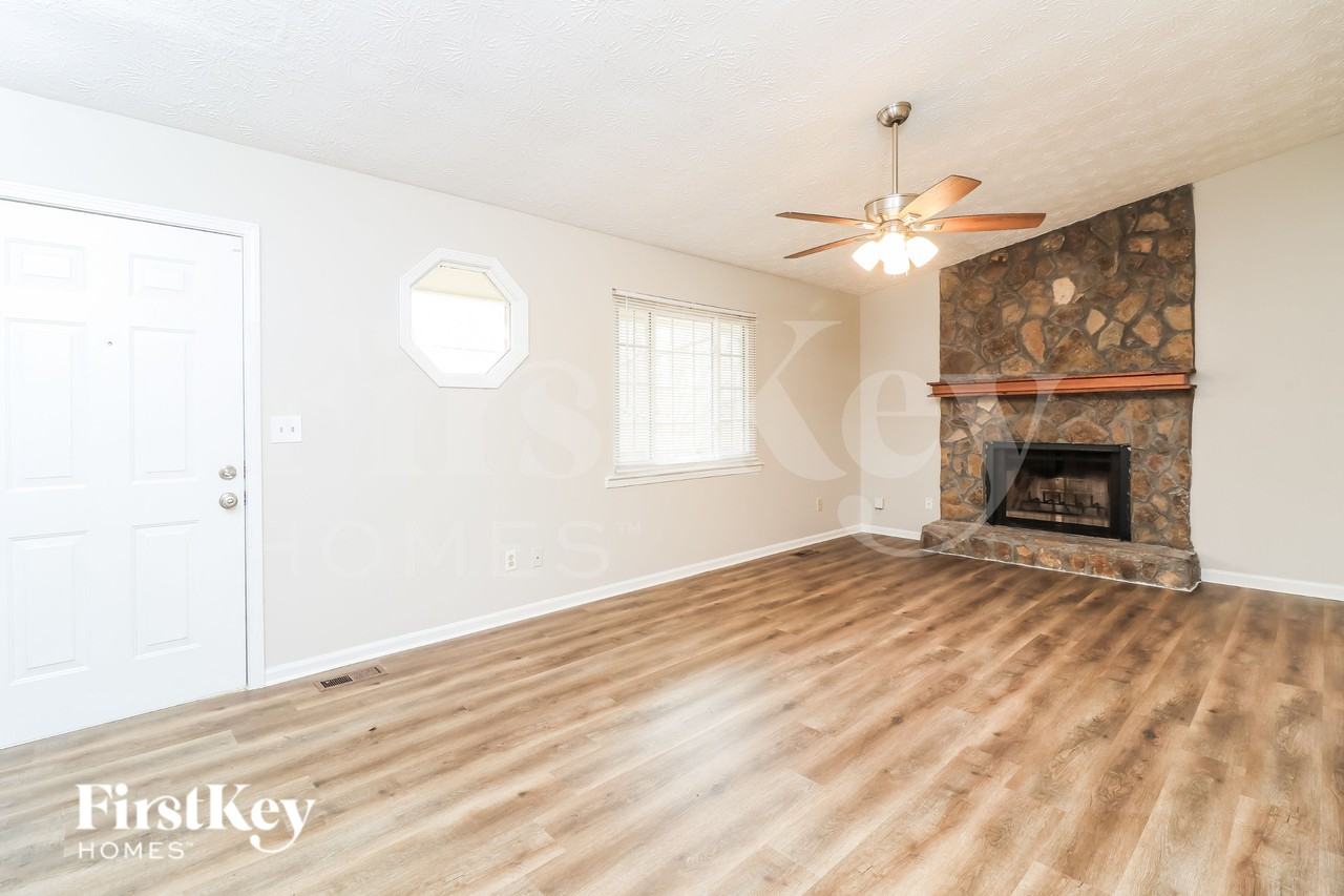 1705 Olde Oak Dr - Photo 4 of 16