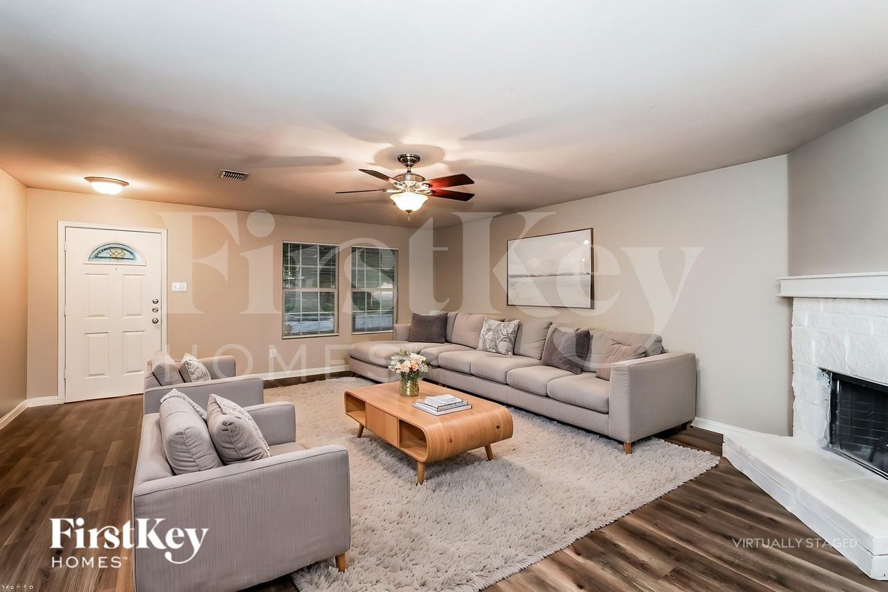 1401 Krista Dr - Photo 3 of 20