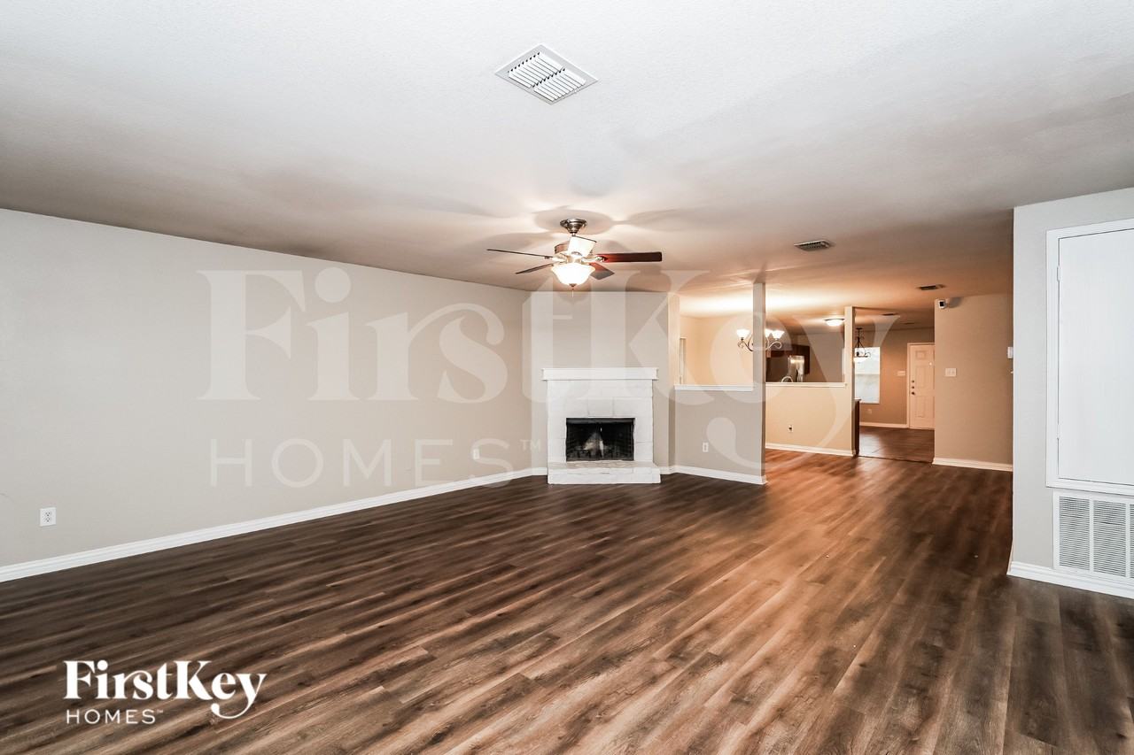 1401 Krista Dr - Photo 4 of 20
