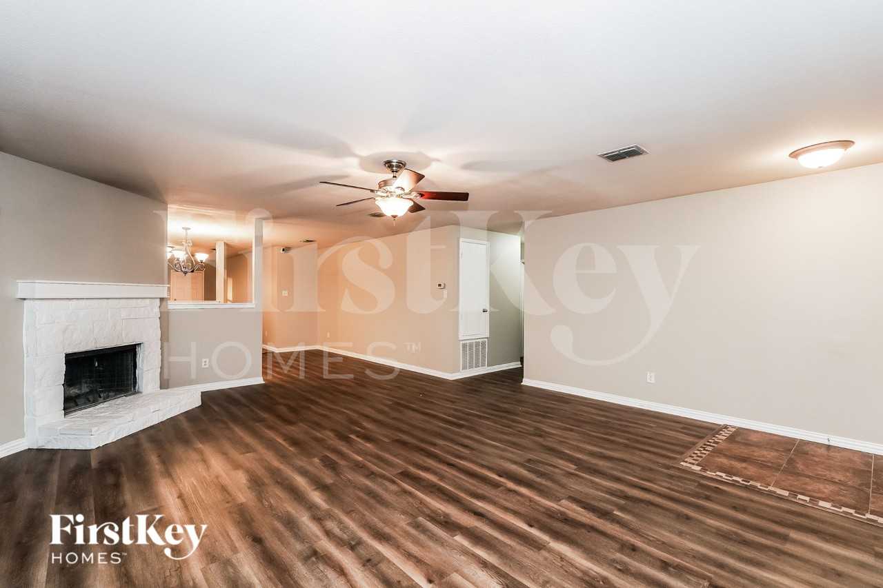 1401 Krista Dr - Photo 5 of 20