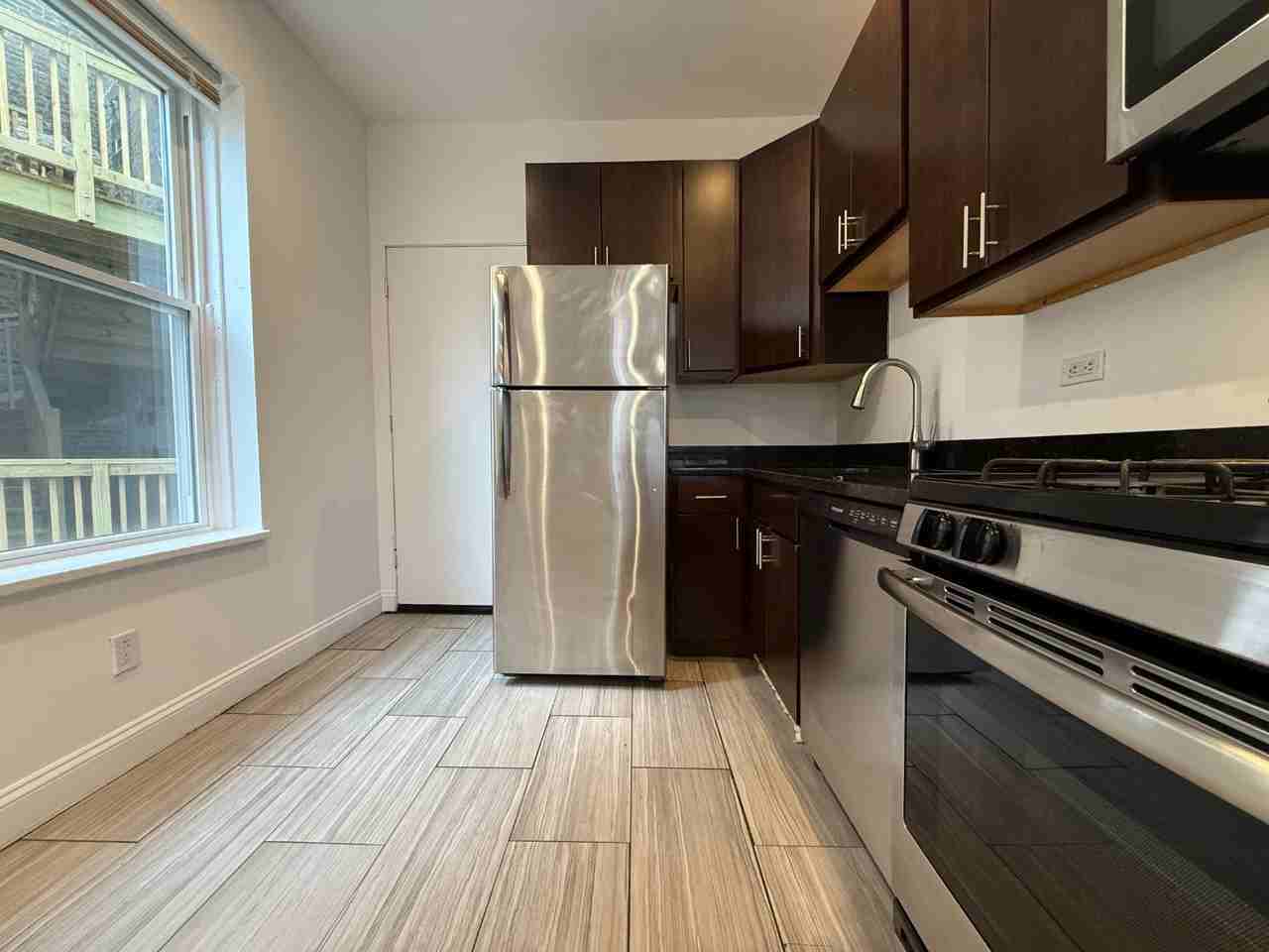 7531 N Rogers Ave #2 - Photo 3 of 11