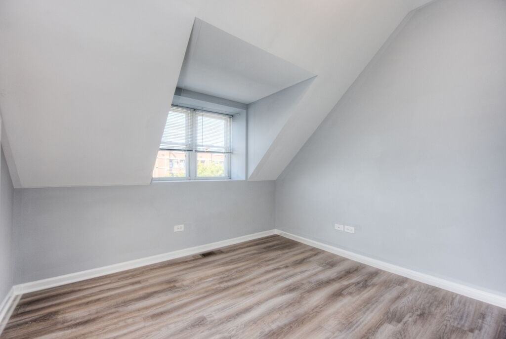 1420 W Blackhawk St #3R - Photo 4 of 9