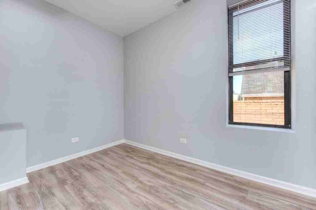 1420 W Blackhawk St #3R - Photo 6 of 9