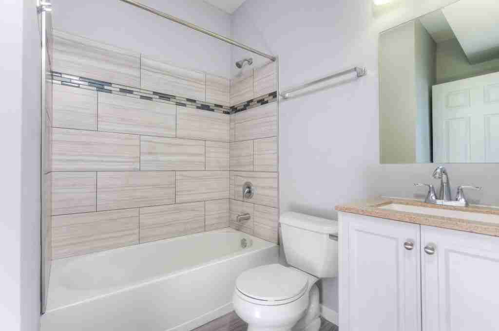 1420 W Blackhawk St #3R - Photo 7 of 9