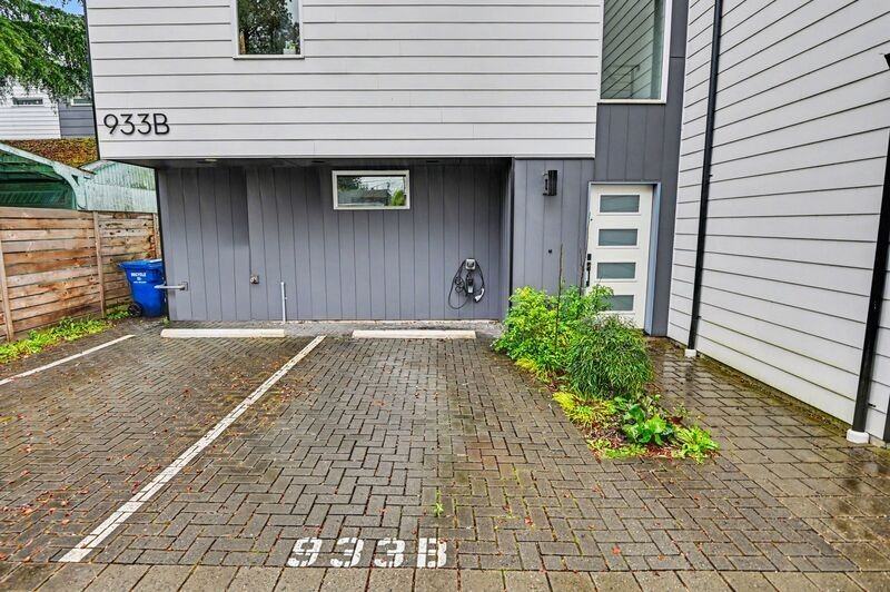 933 N 91st St #B - Photo 5 of 26